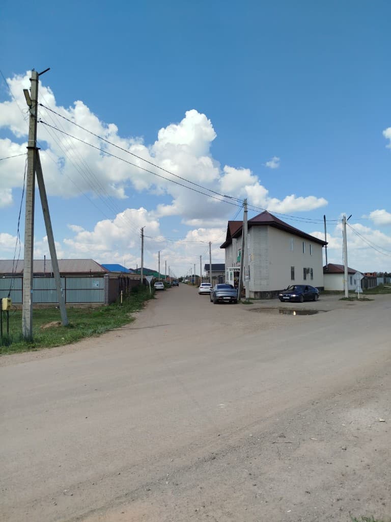8 микрорайон — улица, ЛЭП и застройка